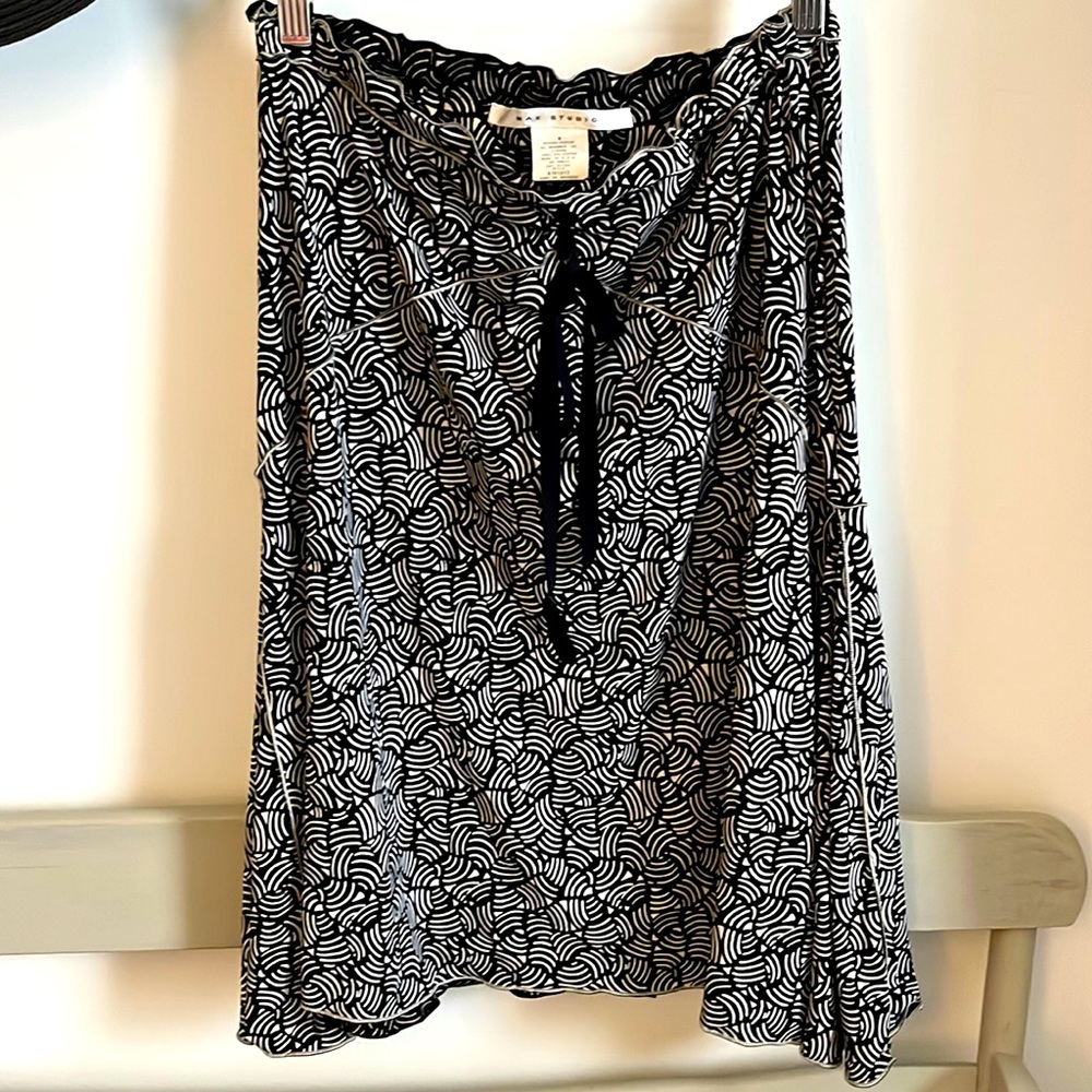 Max Studio black and white  drawstring patterned skirt.